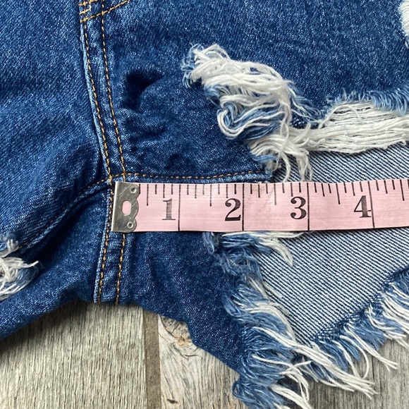 LEVI'S® 501® Original Cutoff Shorts 27 - Picture 4 of 9